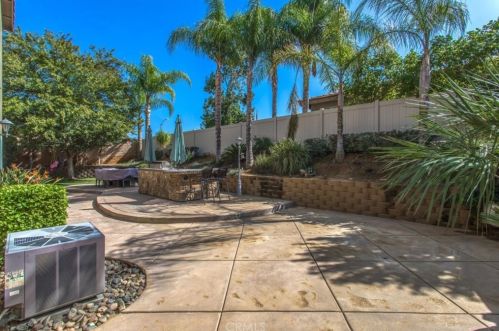 765 Windbound Ave, Beaumont CA  92223-7098 exterior