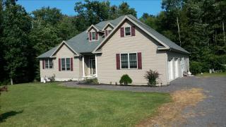 8 Diamond Ave, Barnesville, PA 18214-2622