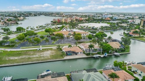 773 Holly Ct, Marco Island FL  34145-1915 exterior