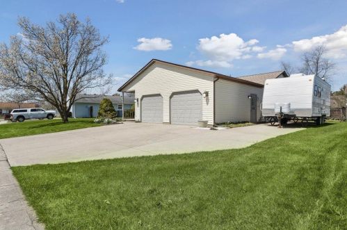 218 Prairie Dr, Marysville, OH 43040-9097