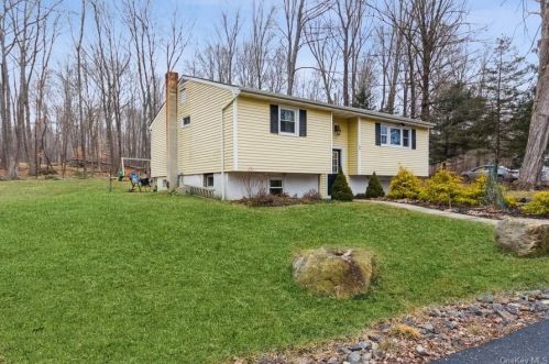 63 Hazel Dr, Patterson, NY 12563-1255