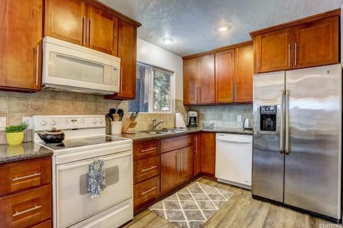 851 Los Angeles Ave, South Lake Tahoe CA  96150-2619 exterior