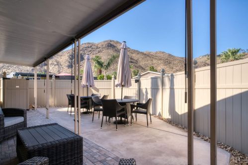 70 Santa Monica St, Palm Springs CA  92264-5257 exterior