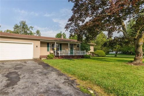 1106 Harris Dr, Watertown, NY 13601-4208