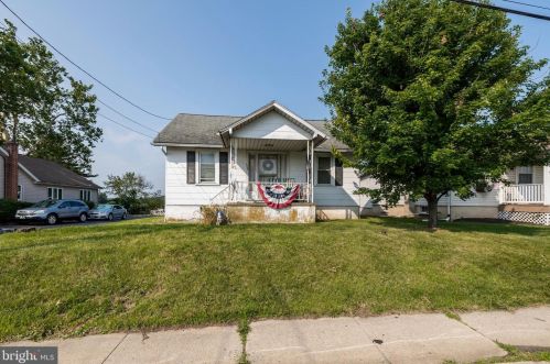 1034 Philadelphia Ave, Gilbertsville PA  19525-9511 exterior