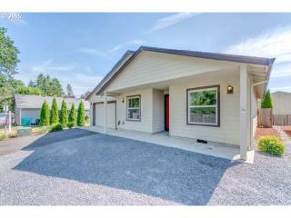 413 1st St, Battle Ground, WA 98604-8505