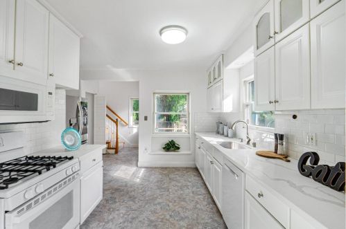 1139 King St, Redwood City CA  94061-2260 exterior