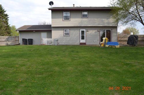 328 Foxmead Dr, Waterford WI  53185-4427 exterior
