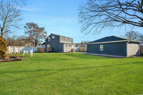 246 Commack Rd, Islip Manor, NY 11751-2006