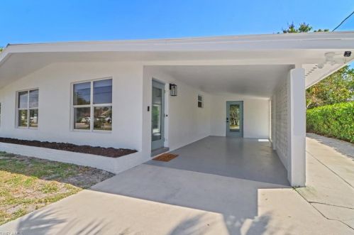 27304 Buccaneer Dr, Bonita Springs, FL 34135-4313