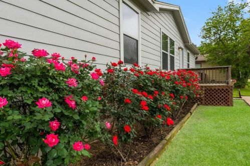 9651 Oakhill Dr, Conroe, TX 77318-6157