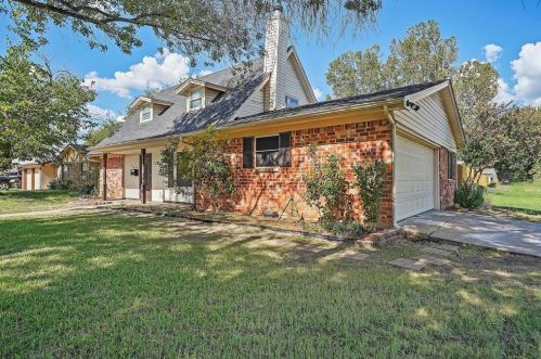 237 Gardens Blvd, Burleson, TX 76028-5842