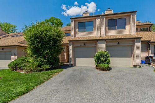 22 Hudson Watch Dr, Crotonville, NY 10562-2440