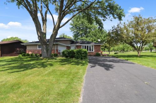 3769 Kingsway Dr, Crown Point, IN 46307-8938