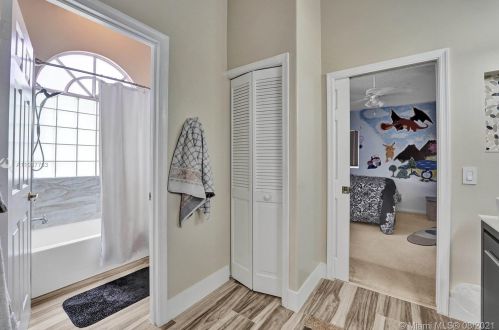955 203 Ave, Hollywood FL  33029-3440 exterior
