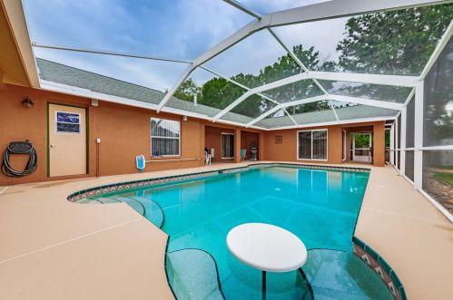 1083 Northridge Dr, Palm Harbor FL  34683-2720 exterior