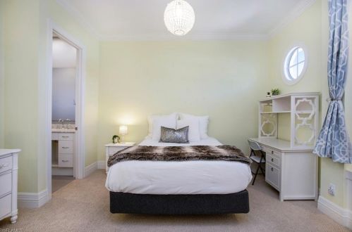 6869 Il Regalo Cir, Naples FL  34109-6818 exterior