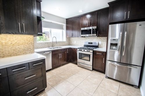 5334 Irvine Ave, North Hollywood, CA 91601-3055