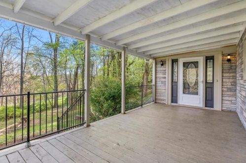 526 Thompson Run Rd, Pittsburgh, PA 15237-3940