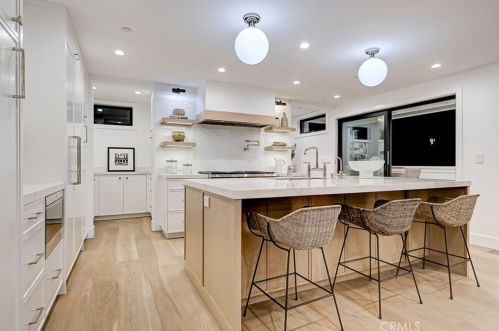 413 Bayview Dr, Manhattan Beach CA  90266-5717 exterior