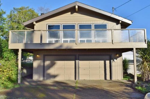 605 2nd St, Newport, OR 97365-2705