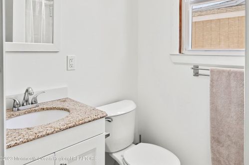 211 Cedar Dr, Berkeley Township NJ 08721-3109 exterior