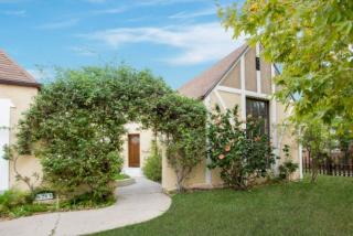 6203 Del Valle Dr, Los Angeles, CA 90048-5305
