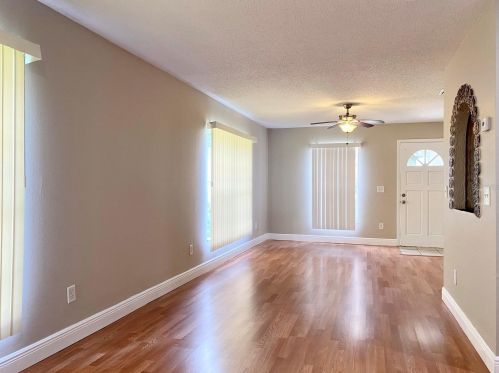 604 Northlake Dr, Sanford, FL 32773-6168