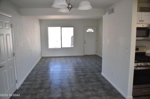 3648 Marvin Pl, Tucson, AZ 85730-3323