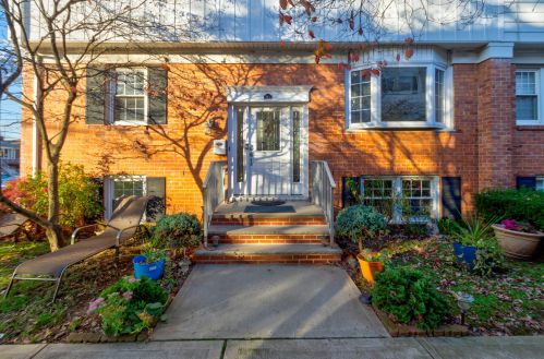 70 Broadway, Bayonne, NJ 07002-8604