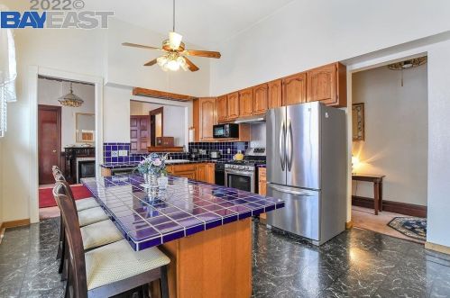 1231 Adeline St, Oakland CA 94607-2810 exterior