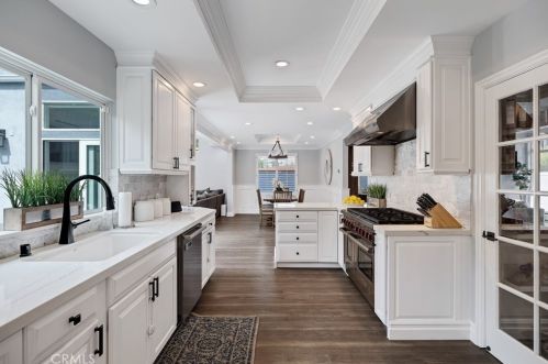 1336 1st St, Manhattan Beach CA  90266-6902 exterior