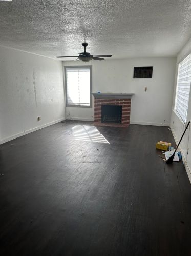496 Almanza Dr, Oakland, CA 94603-3504