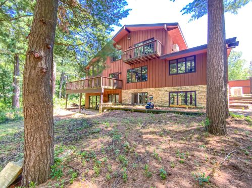 823 Waterville Rd, Oconomowoc, WI 53066-9222