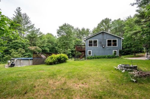 225 Raymond Rd, Deerfield NH  03037-1506 exterior