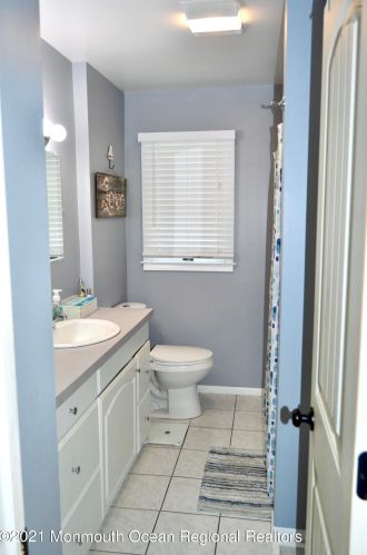 24 Walter Dr, Jackson Twp NJ  08527-3418 exterior