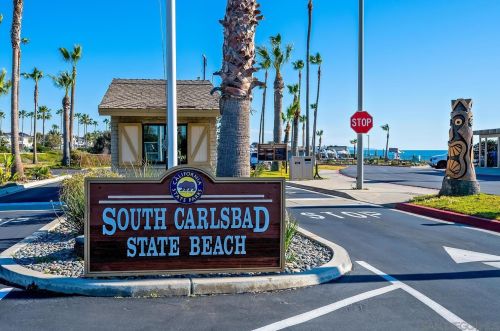 6829 Pear Tree Dr, Carlsbad CA  92011-3937 exterior