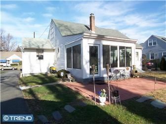 226 Albertson Ave, Barrington, NJ 08007-1201