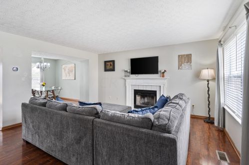 192 Isaac Tharp St, Pataskala, OH 43062-8968