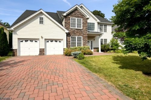 26 Pine Ln, Springfield NJ  07081-4210 exterior