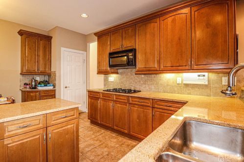 13 Ayers Ct, Metuchen NJ  08840-1172 exterior