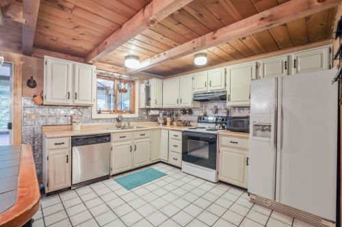 91 Hamwoods Rd, Alton NH  03809-5038 exterior