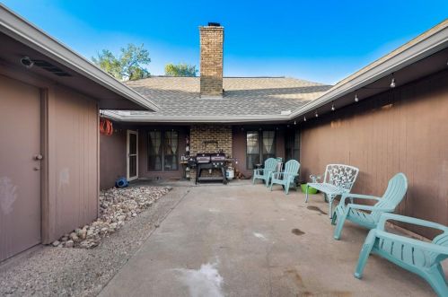 1932 Kensington Dr, Carrollton TX 75007-2440 exterior