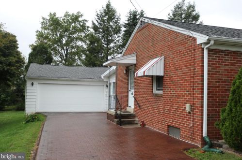 609 Hammond Ave, Hanover PA 17331-3843 exterior