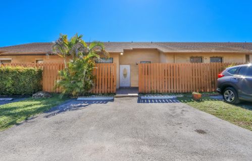 6704 193rd Ter, Hialeah FL  33015-2454 exterior