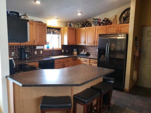 928 Delta Ct, Cleveland, WI 53015-1578