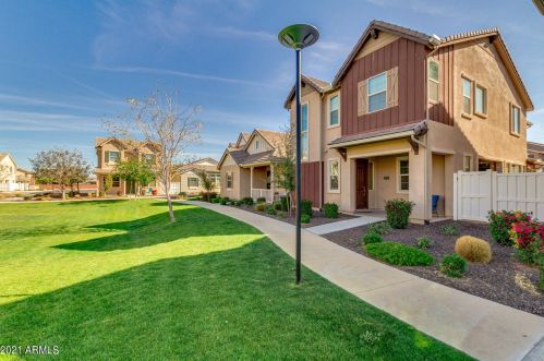 2252 Osborn Ln, Gilbert, AZ 85295