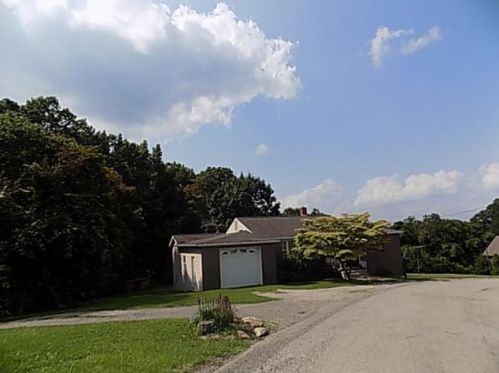 147 Florida Ave, Vandergrift, PA 15690-2111