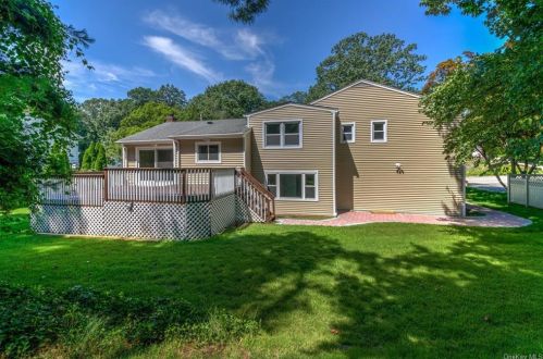 73 Rolling Way, New Rochelle NY  10804-2405 exterior