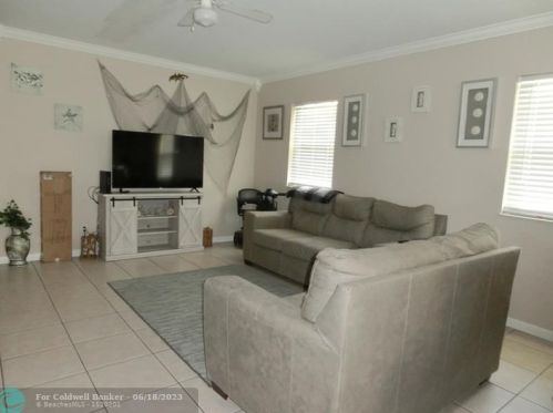 6155 7th St, Vero Beach, FL 32968-9704